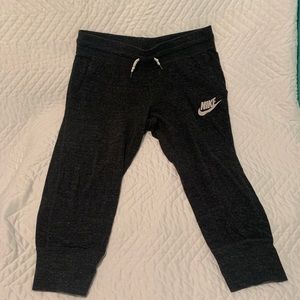 Women’s Capri sweatpants